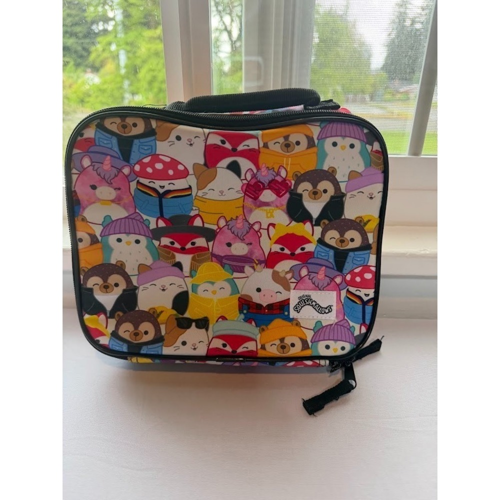 Squishmallow lunchbox perfect for kiddos of all age in excellent condition